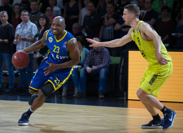 对手在末段 对手在末段